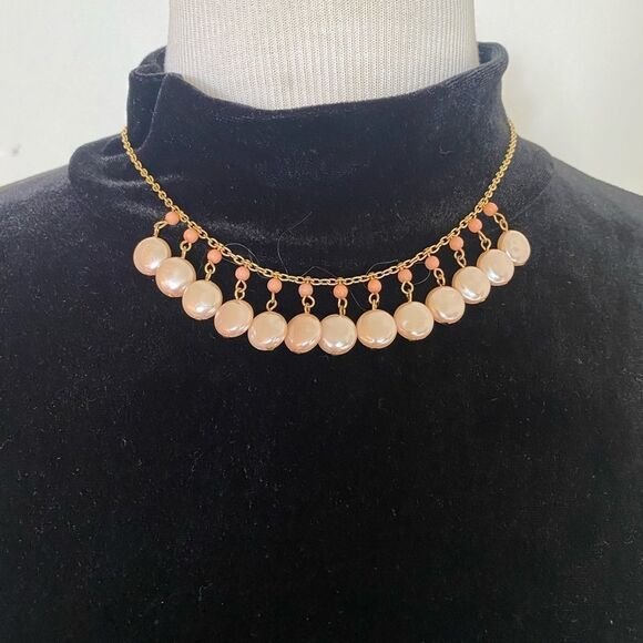 Necklace Pink faux pearl with coral colored beads on gold tone chain - Picture 5 of 5